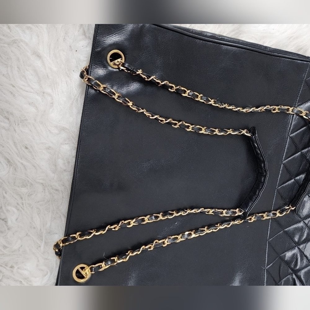 ✨ Chanel Vintage Black Leather Tote – Timeless Elegance ✨ - Picture 11 of 12